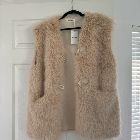Faux Fur Vest - Picture 3 of 4